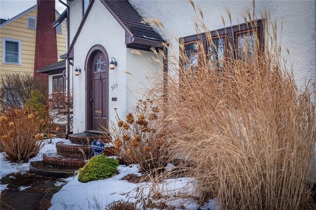 Photo - 305 Castlebar Rd