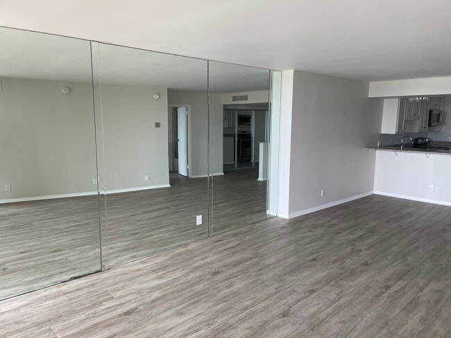 Building Photo - 4337 Marina City Dr Unit 843