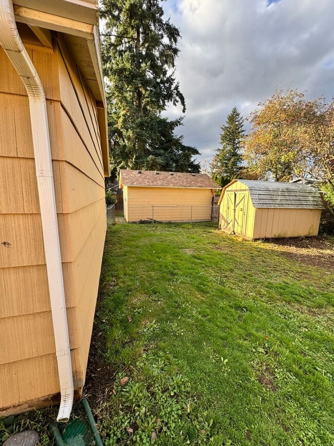 Photo - Charming 3-Bedroom SE Portland Home – Fully Fenced Yard - Video attached