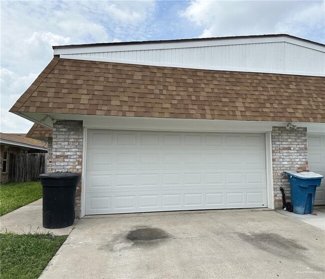 700 W Iris Ave