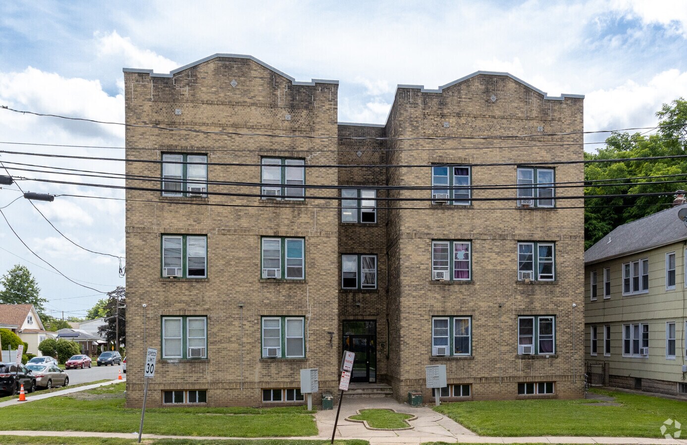 490 Rahway Ave Apartments For Rent in Woodbridge, NJ