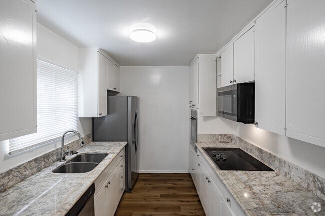 1HAB, 1BA - 8110 Redlands St