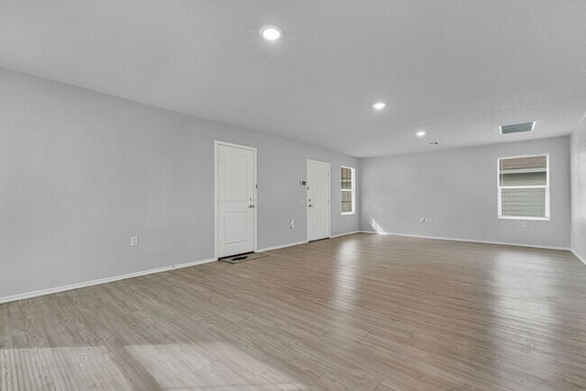 Photo - Charming 3 Bed 2 Bath Home in Mission Del Lago