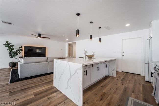 Building Photo - 2206 Heavenly View Dr