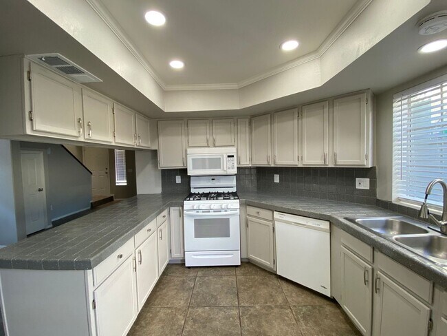 Photo - Colonia Apartment Homes - Roger