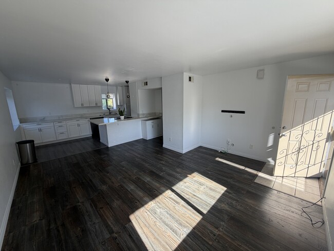 Building Photo - 12403 Julian Ave Unit 206