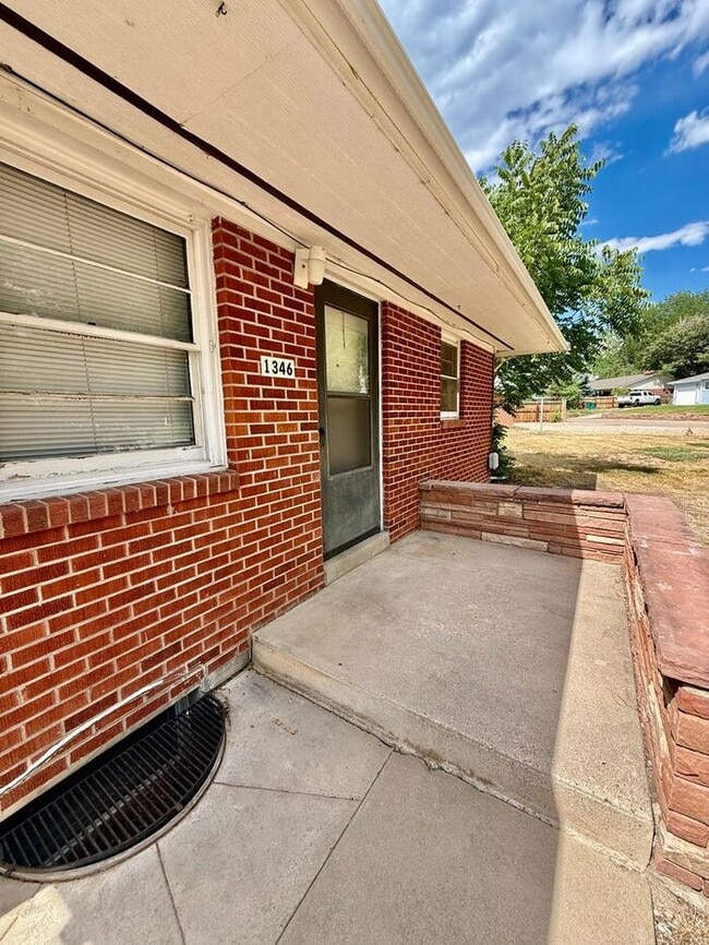 Large 2 bedroom, 2 bath Duplex with Attached 1 car garage in West Loveland, CO