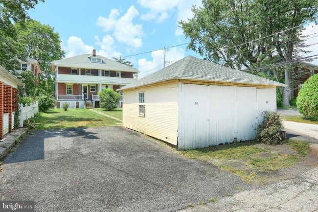 Photo - 317 N Stratton St