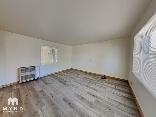 Photo - 220 Hillcrest Dr