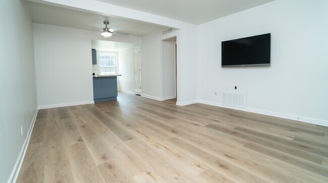Great flow and brand new floors! - 300 Crockett St Unit Apt 214