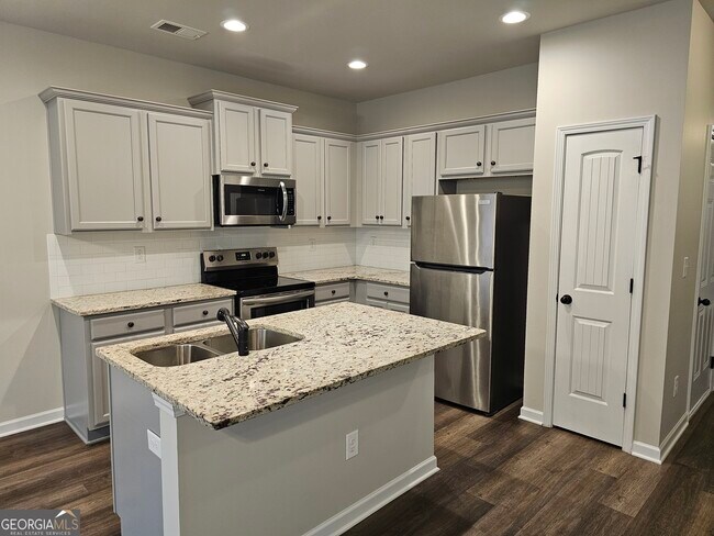 Photo - 6056 Oak Bend Ct