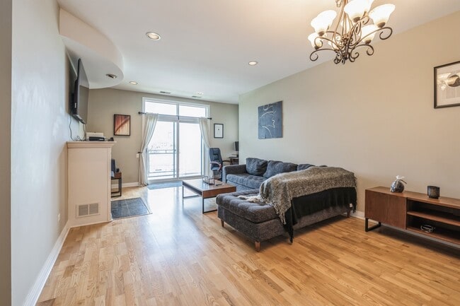 Photo - 950 W Huron St Unit 402
