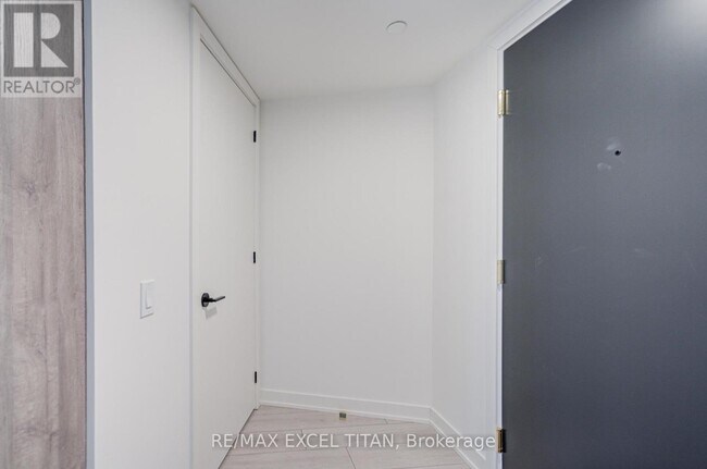 Photo - 5 Lakeview Ave Unité 503