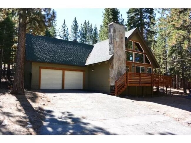 Building Photo - Lovely Chalet in Popular Montgomery Estate...