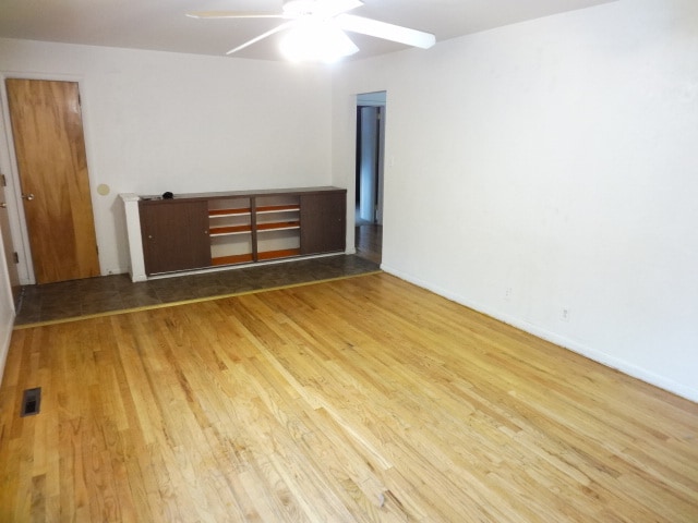 Photo - 1933 Oakwood Dr