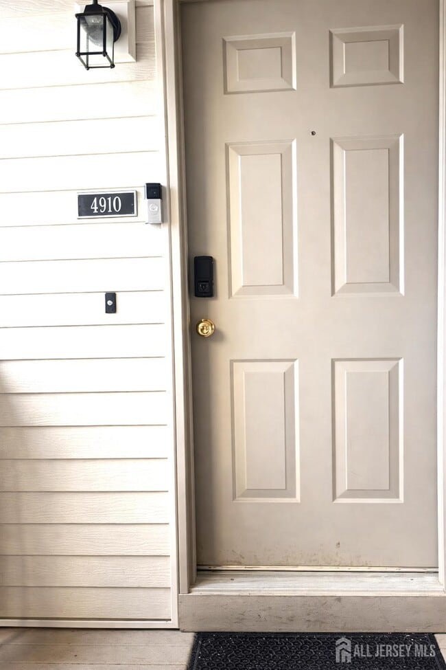 Building Photo - 4910 Ravens Crest Dr