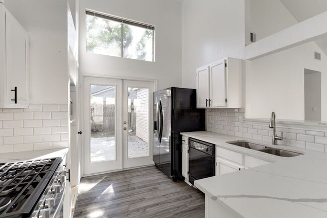 Building Photo - 18326 Autumn Trails Ln Rental