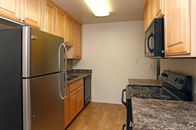 2 Bedroom - Updated Kitchen