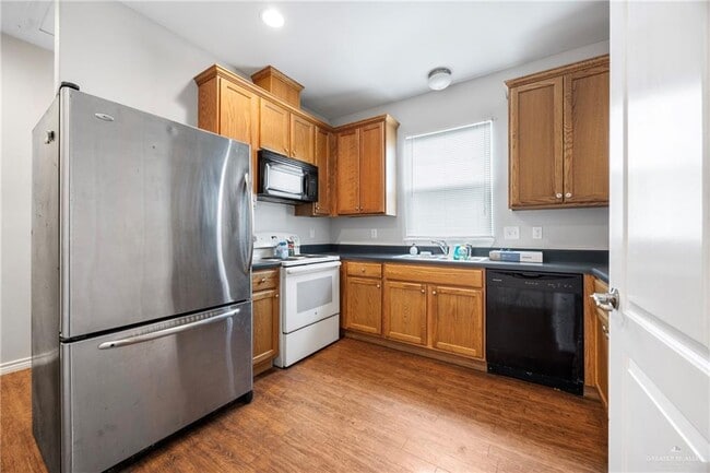 Photo - 13 Nannette Ave