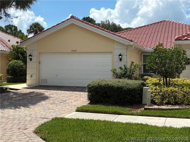 Building Photo - 9097 SE Retreat Dr