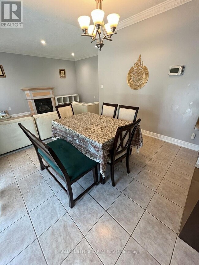 Photo - 3891 Bloomington Crescent