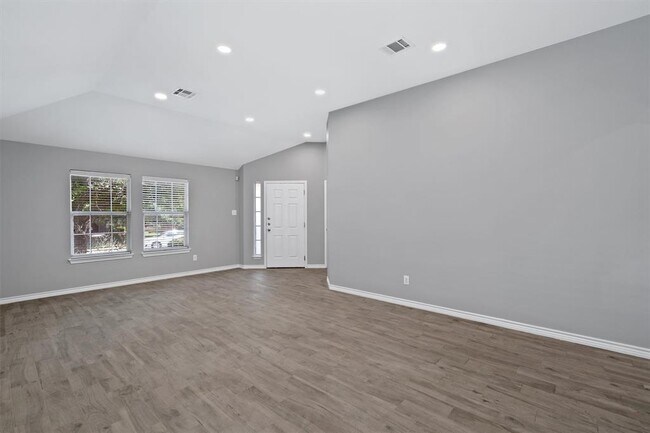 Photo - 1083 Zeus Cir