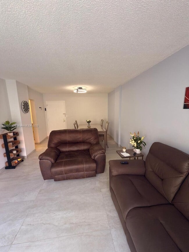 Photo - 3113 S Ocean Dr Unidad 303