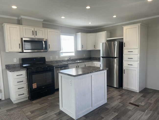 Photo - 38041 Chilver Ave