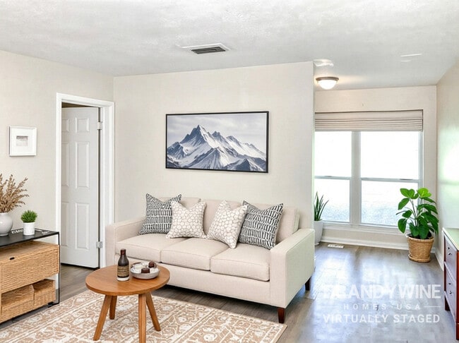 Photo - 6043 Park St