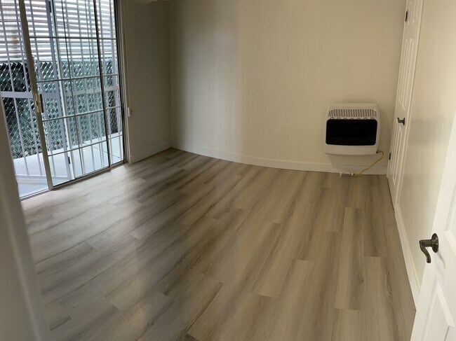 5754-5760 Melrose Ave