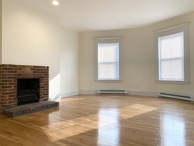 Building Photo - 514 Massachusetts Ave Unit 4