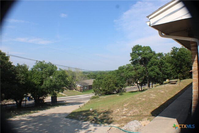 1307 Sherry Ln