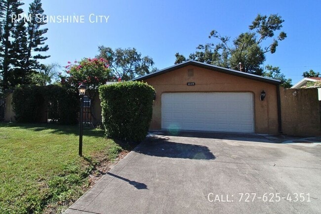 Building Photo - 849 15th Ave SW Rental
