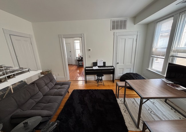 Photo - 1423 Cambridge St Apartamentos