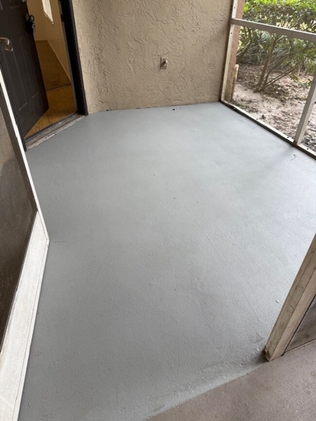 Building Photo - LANDING 2-BEDROOM CONDO Unit 956-101