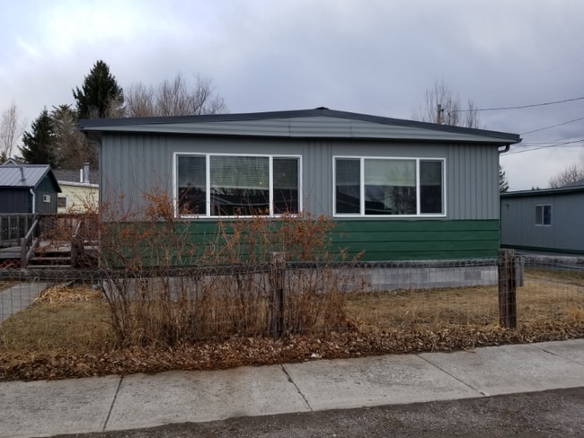 Photo - 24 E Adams St