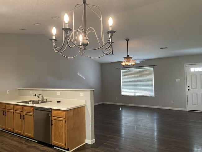 Photo - 512 Lejeune Dr