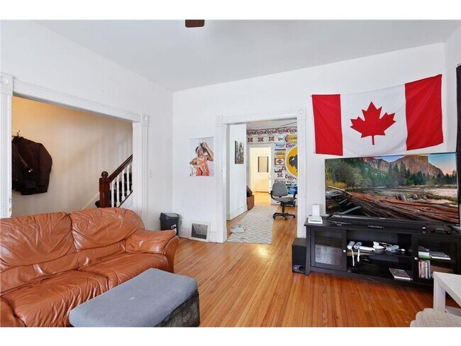 Photo - 1983/1985 Iglehart Avenue Unidad 1983