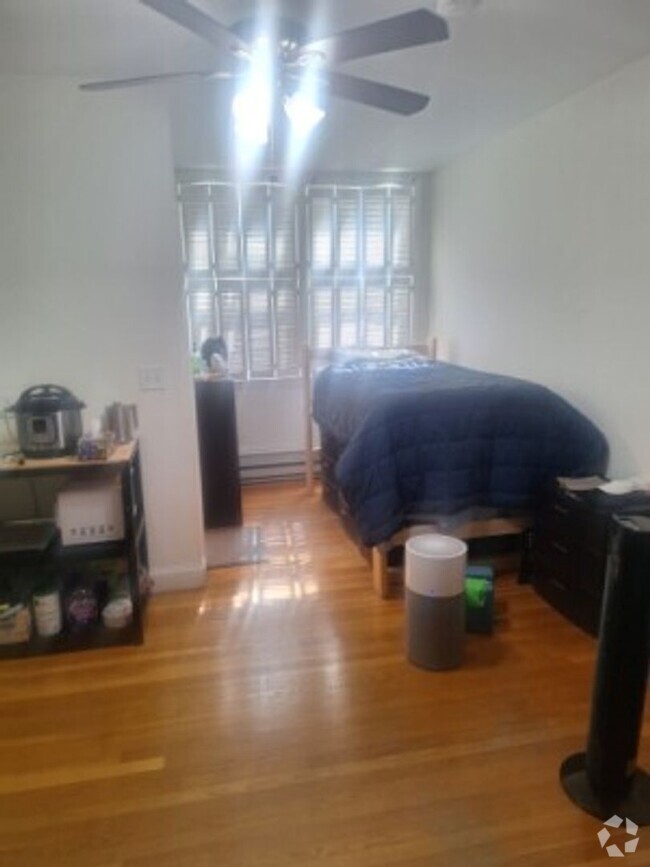 Building Photo - Incredible Back Bay Studio 8/1 Rental