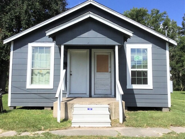 Building Photo - 1117 Ewing St Unit 1117 Ewing-RTR 08/21 APPX1 Rental