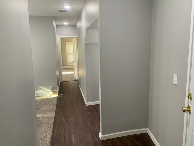 Building Photo - SR 76-78 E 2nd Unit 76 Apt 201