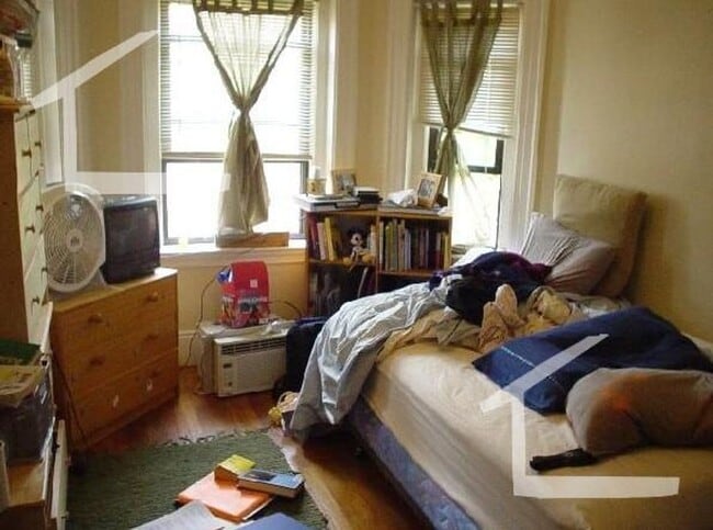 Photo - 3Br/1Bth in GREAT location! Walking distance to Green Line. Heat/Hot Water included!