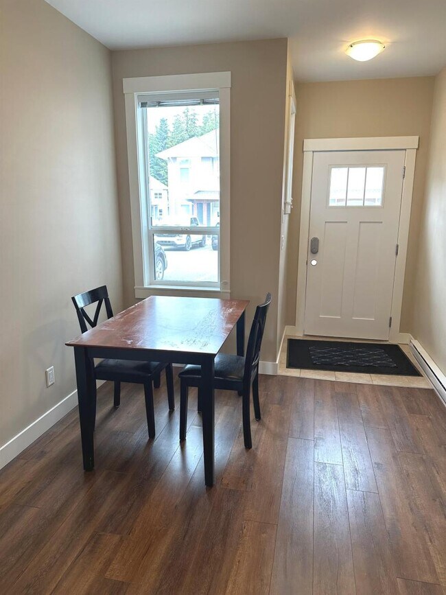 Photo - 2 bedroom in Kitimat BC V8C 2N9