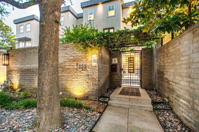 Photo - 3633 Brown St