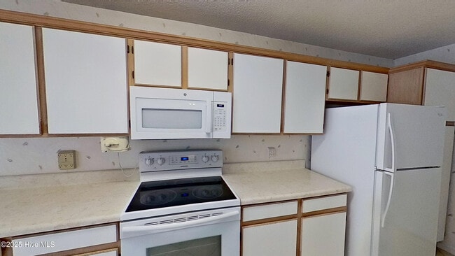 Photo - 303 Putnam Dr
