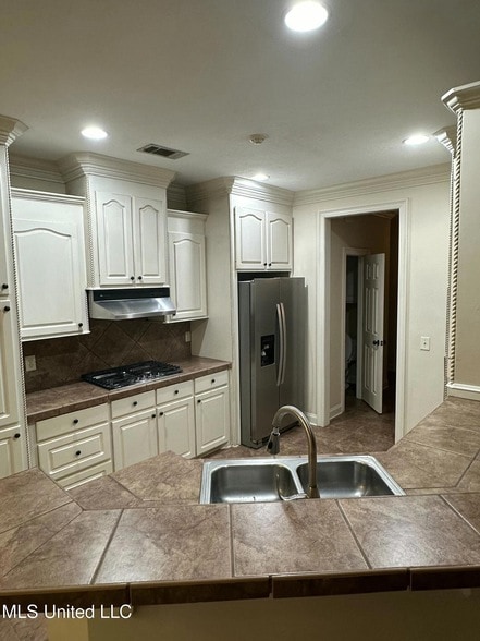 Photo - 121 Hallmark Pl