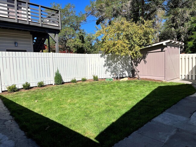 Photo - 1039 Humboldt St