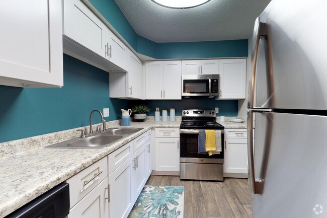 2BR, 1.5BA - 1000 SF - Summerville Station