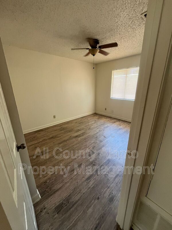 Photo - 427 Zachry Dr