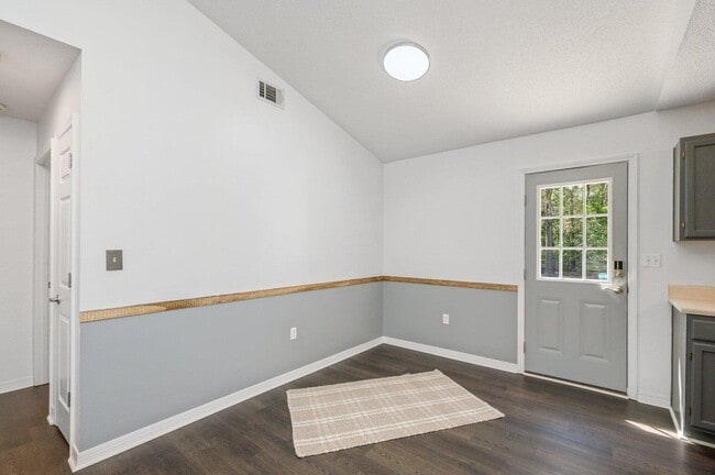 Photo - 386 Brackin St